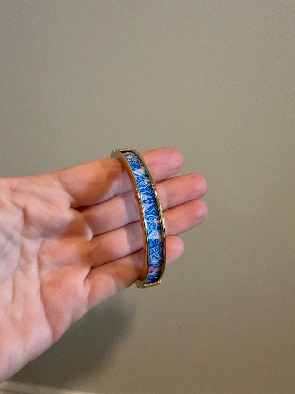 Lilly Pulitzer Blue Floral Enamel Hinged Bangle Bracelet brand new